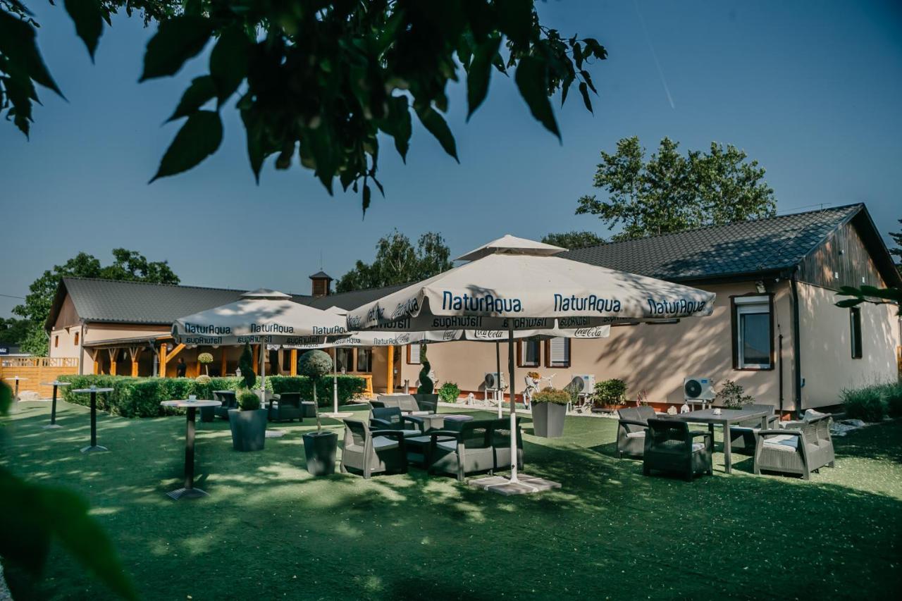Sztar Motel Etterem Balassagyarmat Exteriér fotografie