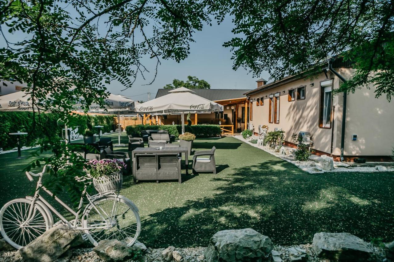 Sztar Motel Etterem Balassagyarmat Exteriér fotografie